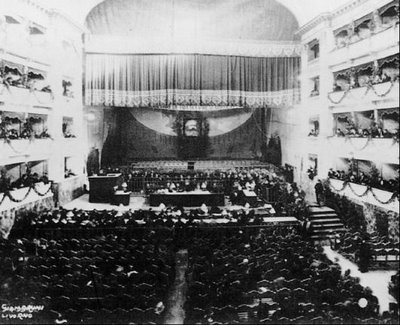 05 XVII_Congresso_nazionale_socialista.jpg - 21 gennaio 192 a Livorno, il XVII Congresso del Partito Socialista durante il quale avenne la scissione che portò alla nascita del Partito Comunista d'Italia.